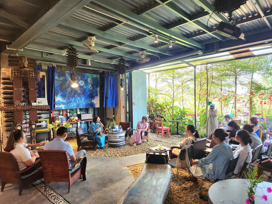 Giao lưu và ra mắt sách "Hãy nói rằng con cần mẹ" tại Hội An